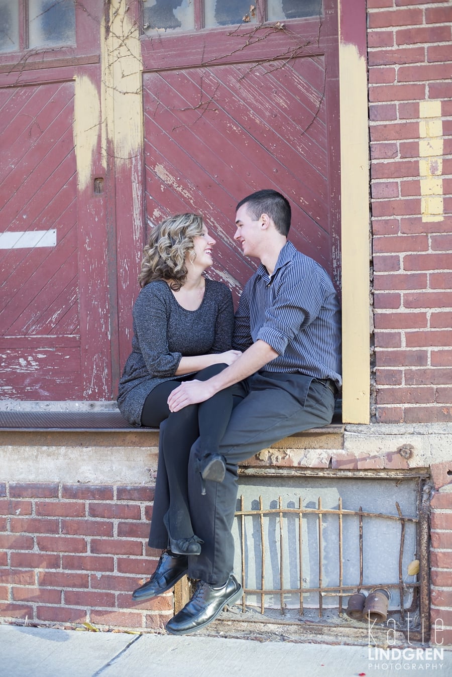 Downtown Des Moines Engagement Photos