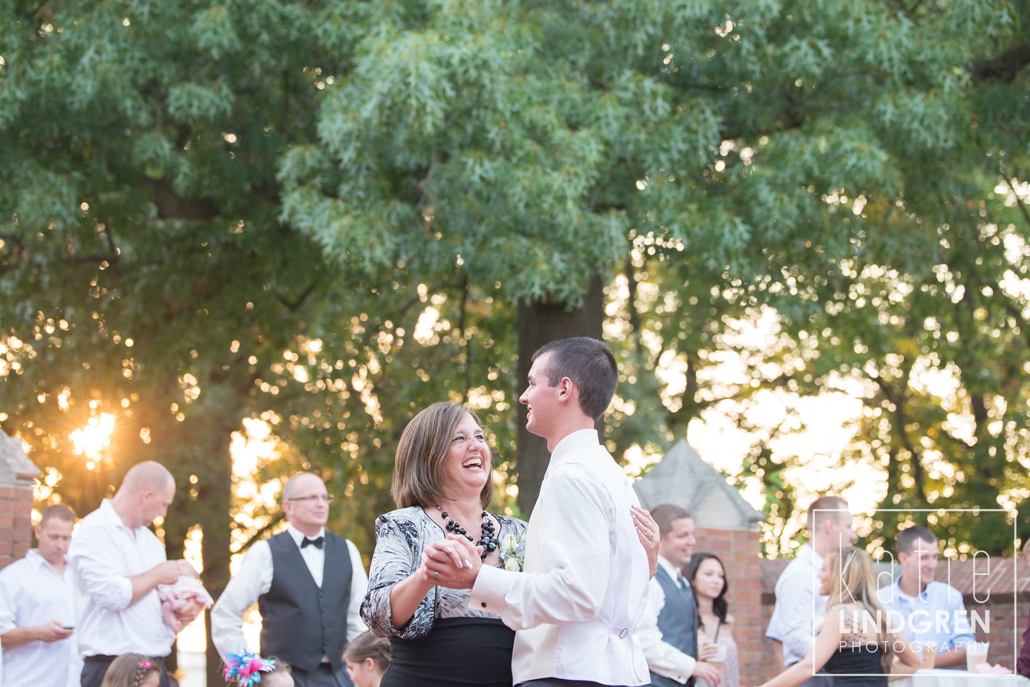 Des Moines, Iowa Wedding Photographer Rollins Mansion Wedding Photos