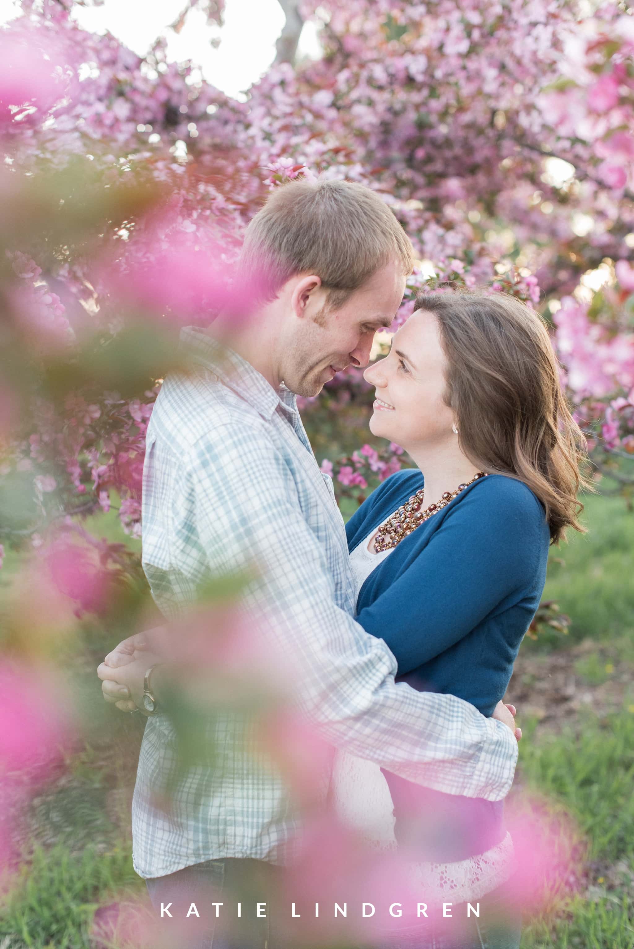 Des Moines Relaxed Natural Engagement Photography