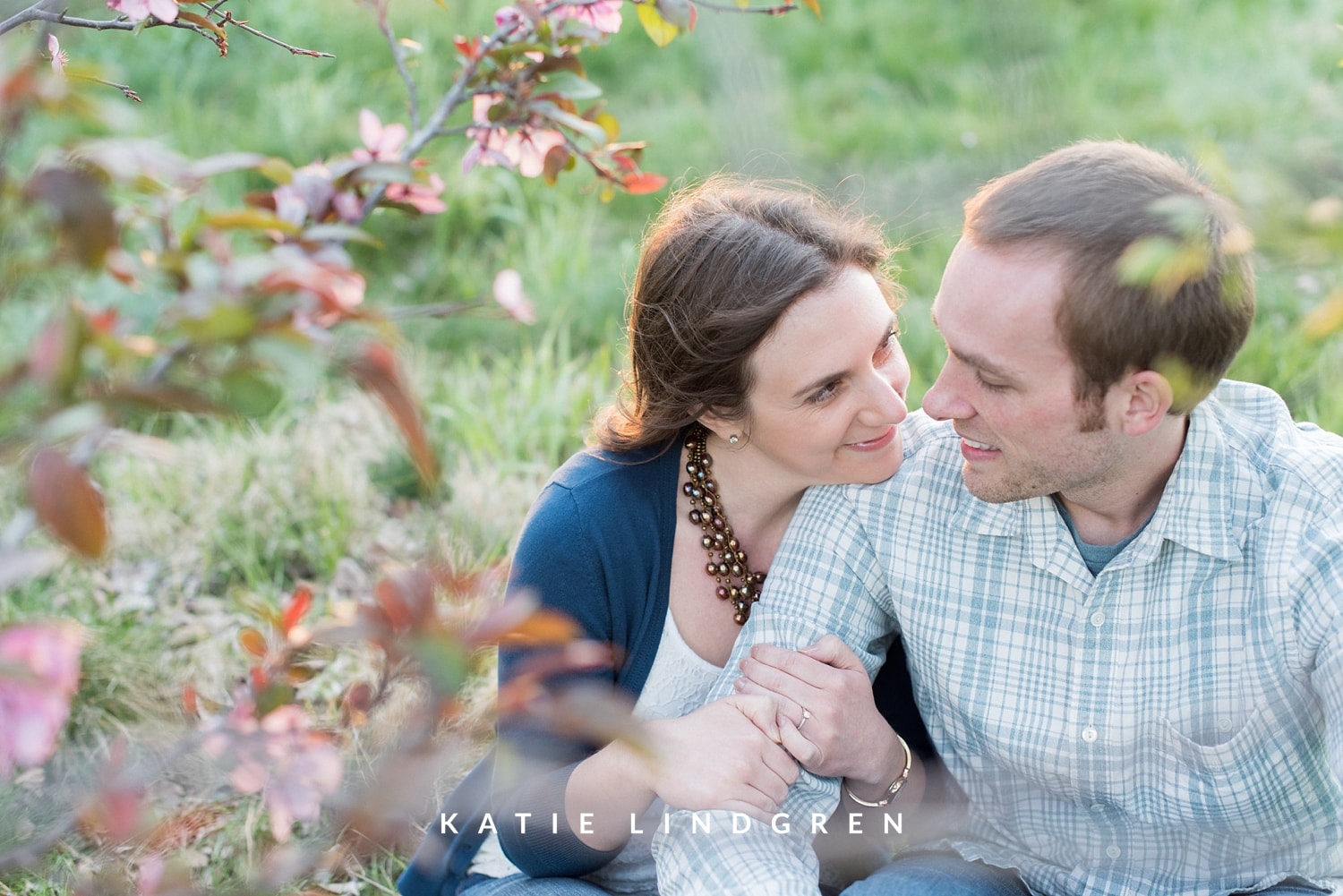 Des Moines Relaxed Natural Engagement Photography