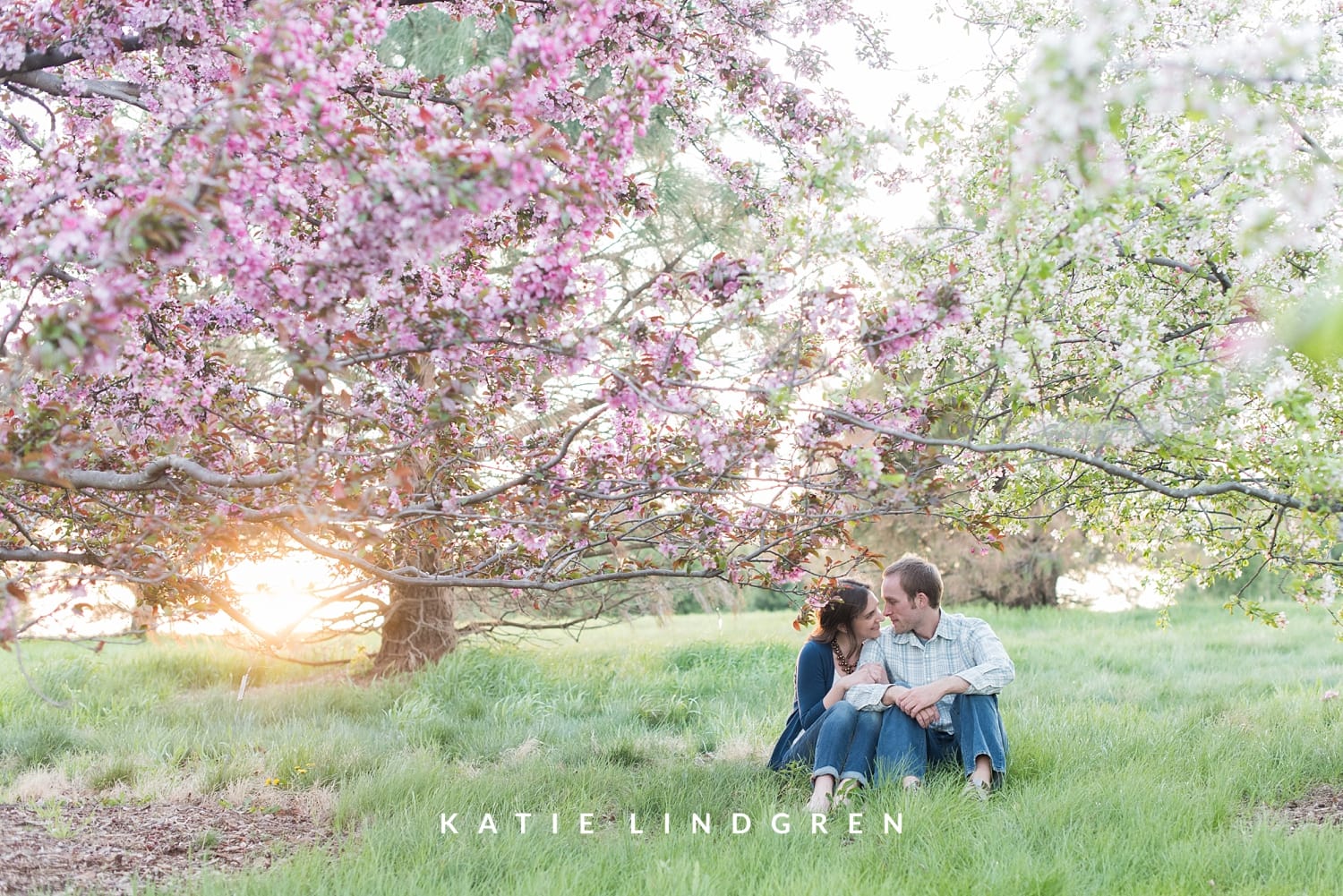 Des Moines Relaxed Natural Engagement Photography