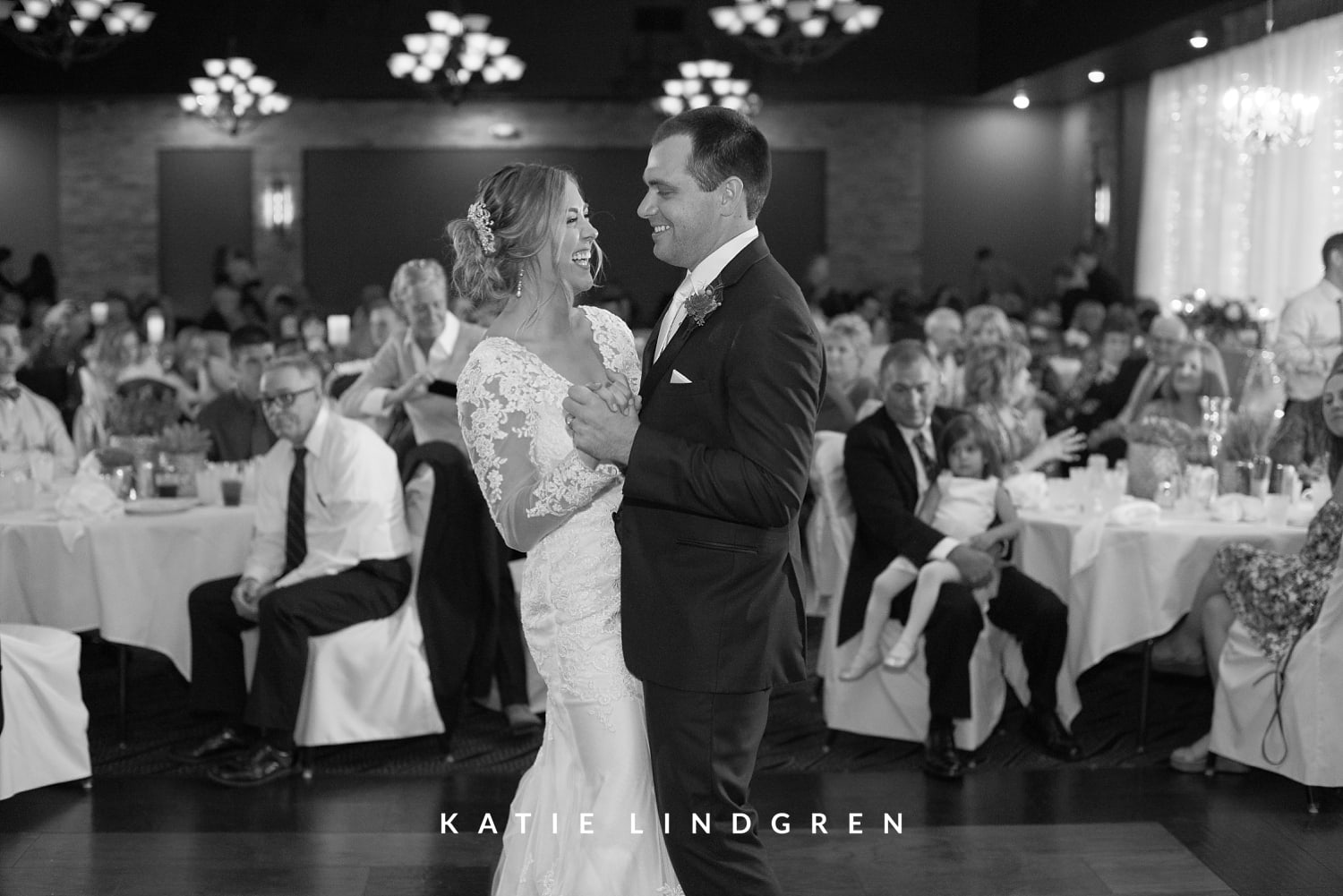 Des Moines Iowa Wedding Photographers