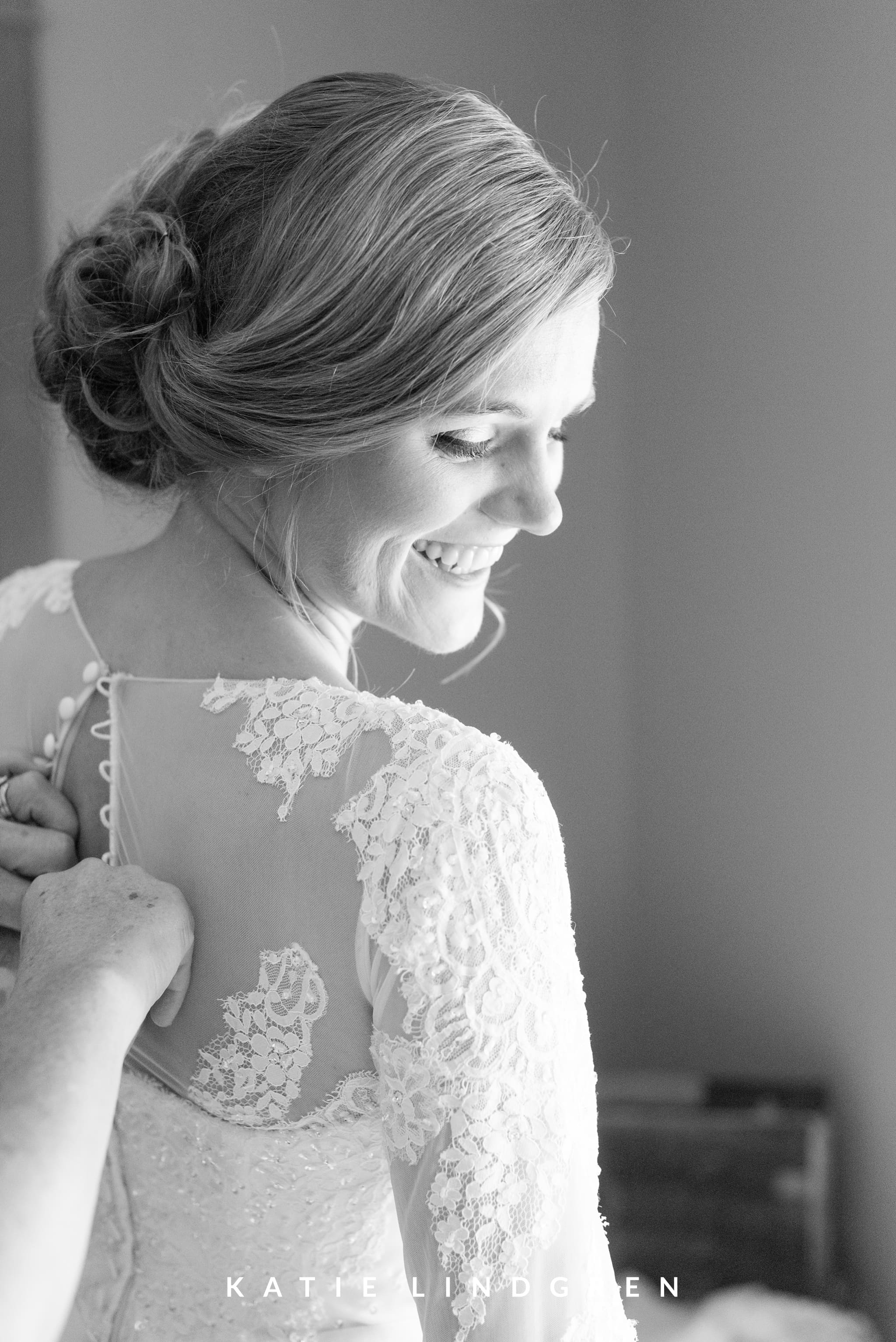 Pella Wedding Photographer