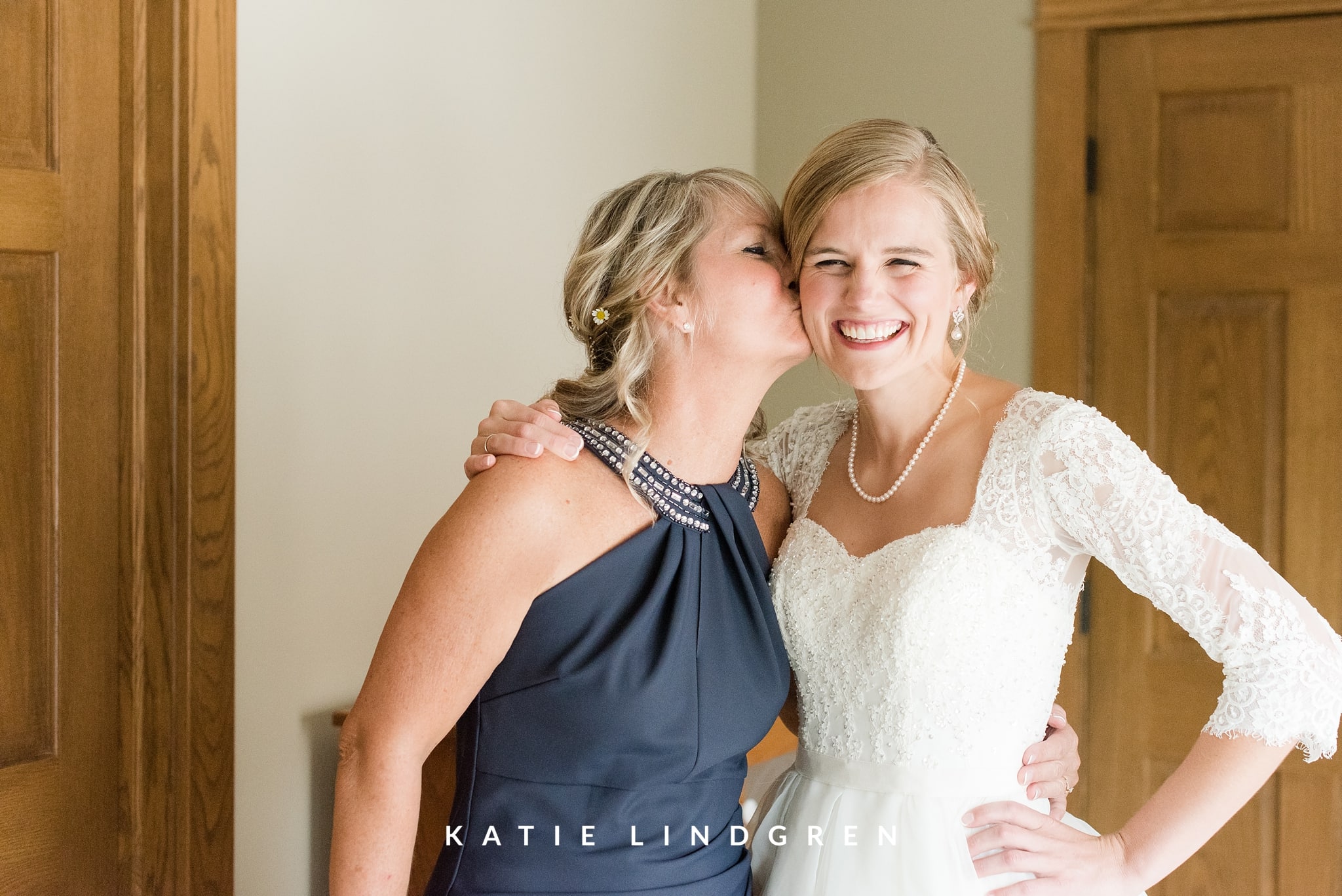Pella Wedding Photographer