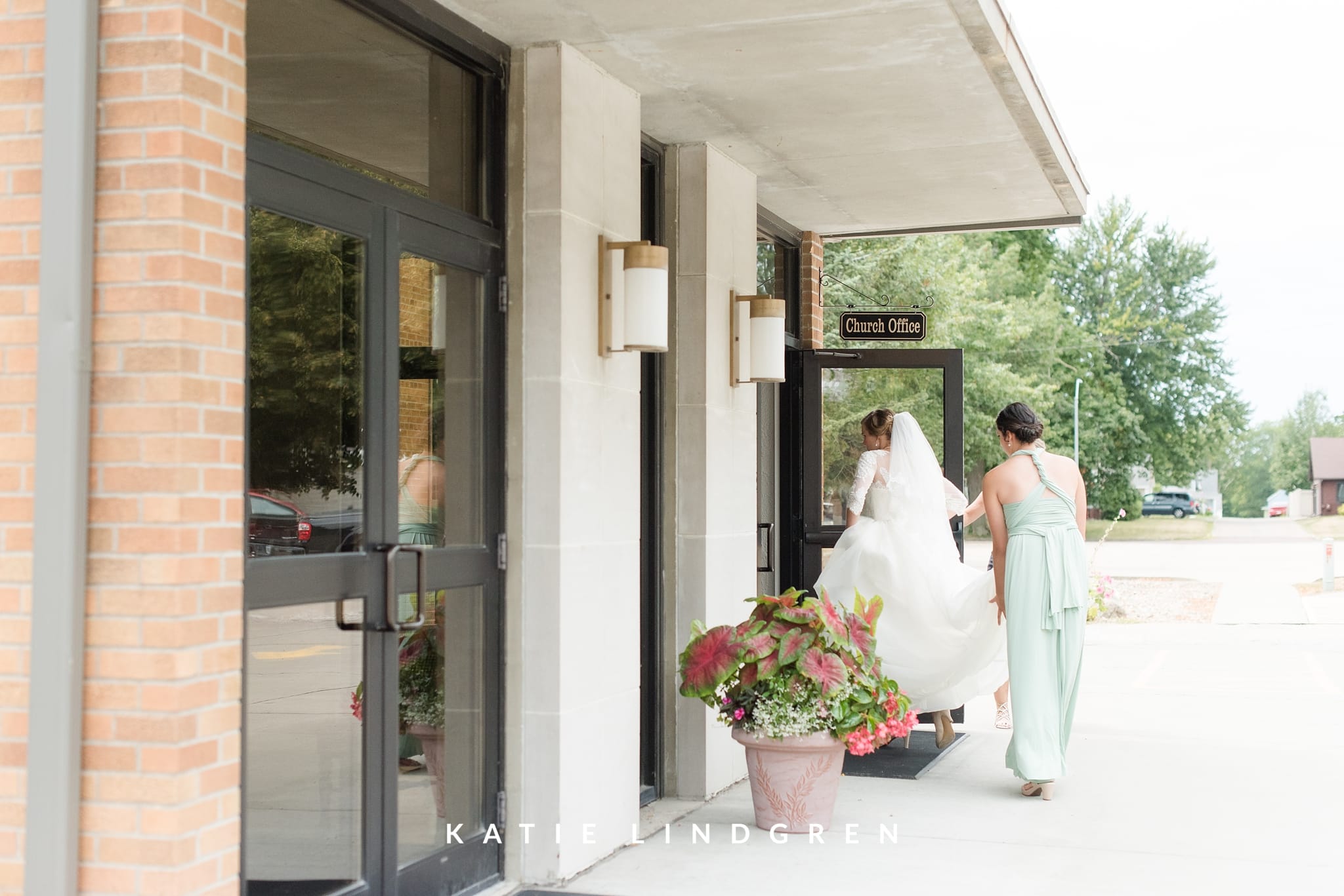 Pella Wedding Photographer