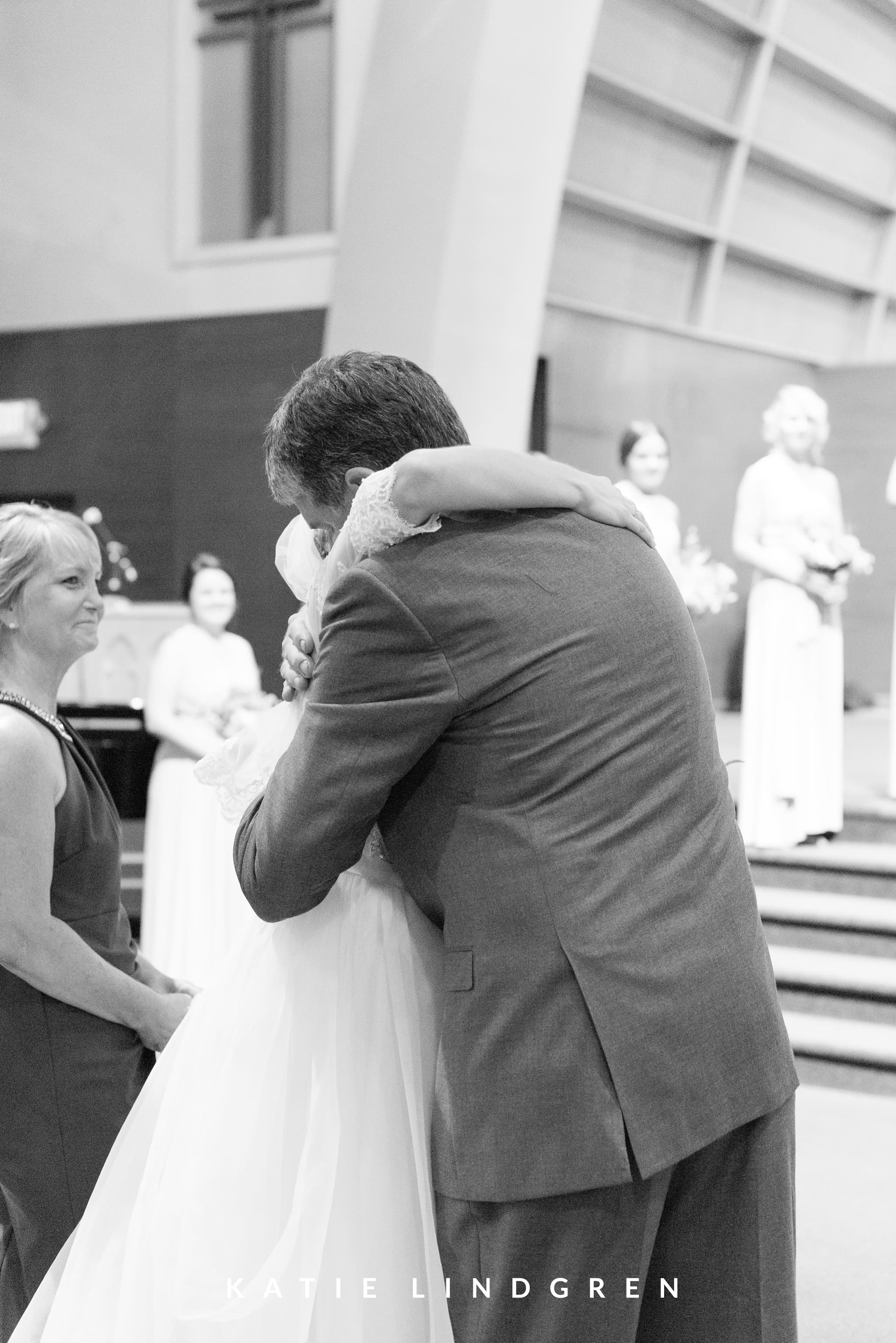 Pella Wedding Photographer