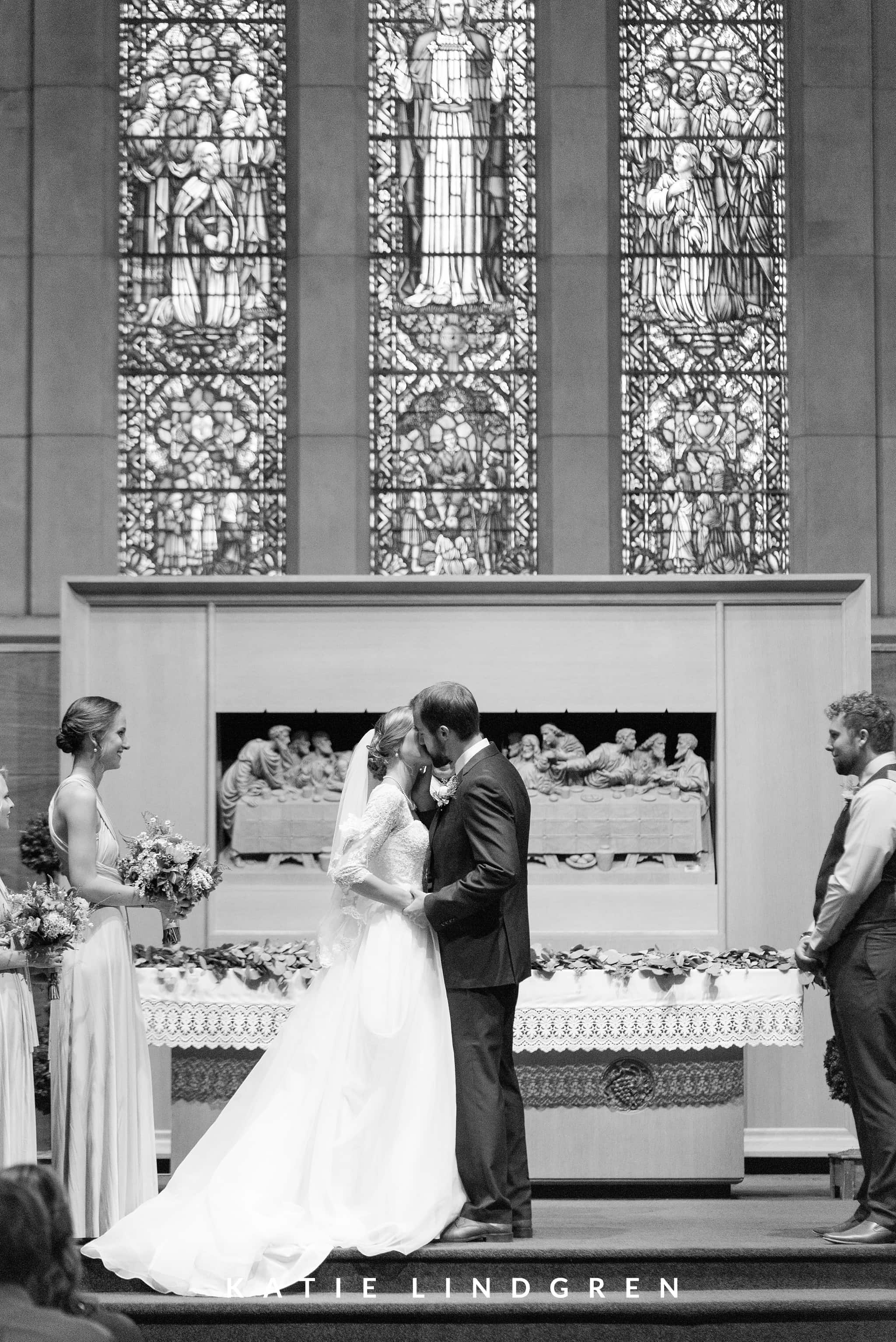 Pella Wedding Photographer