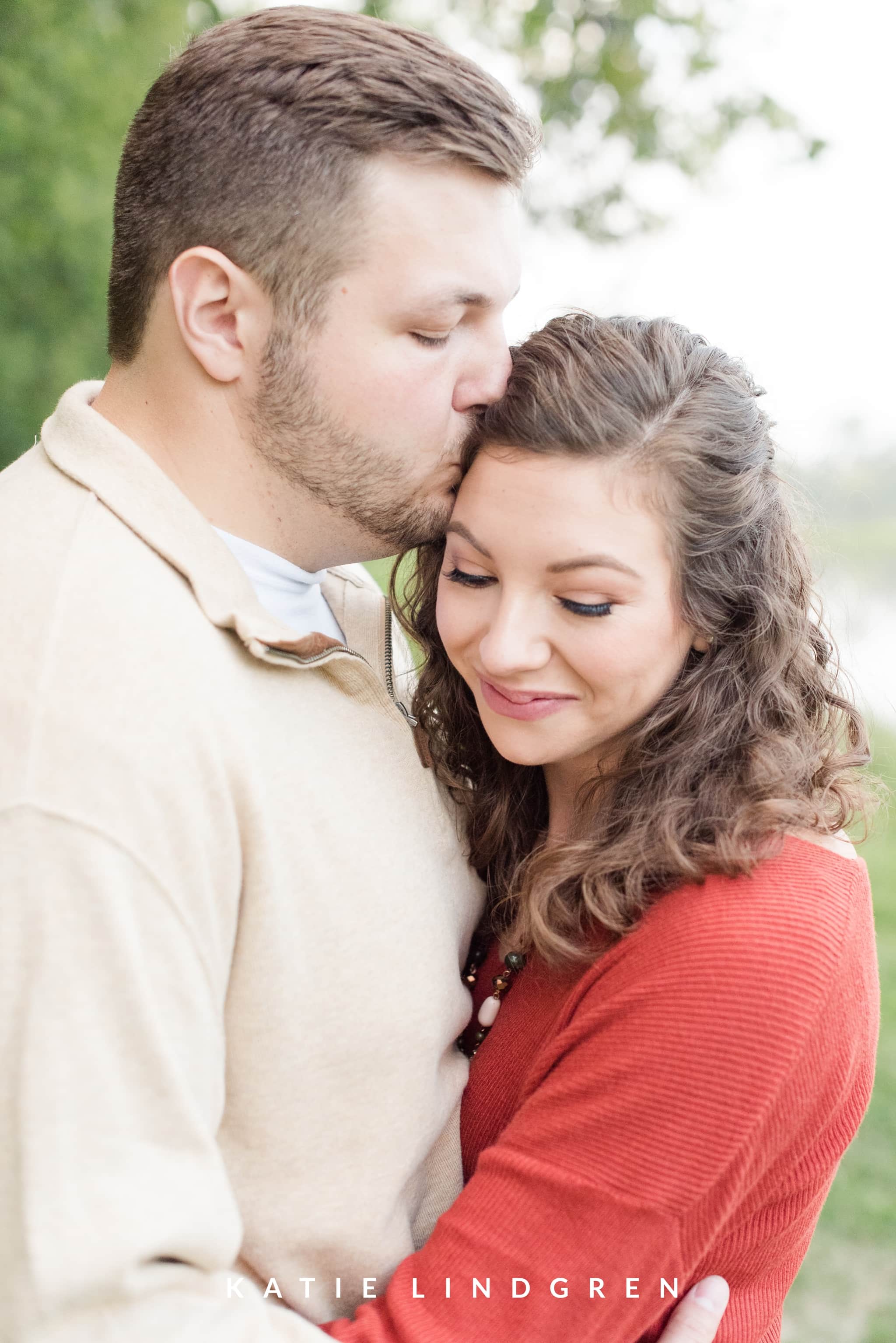 Gray's Lake Engagement Photos
