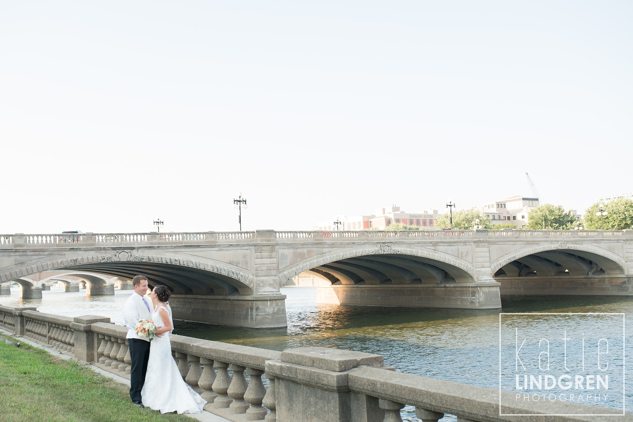 Ashton & Justin | Downtown Des Moines Wedding Photographer
