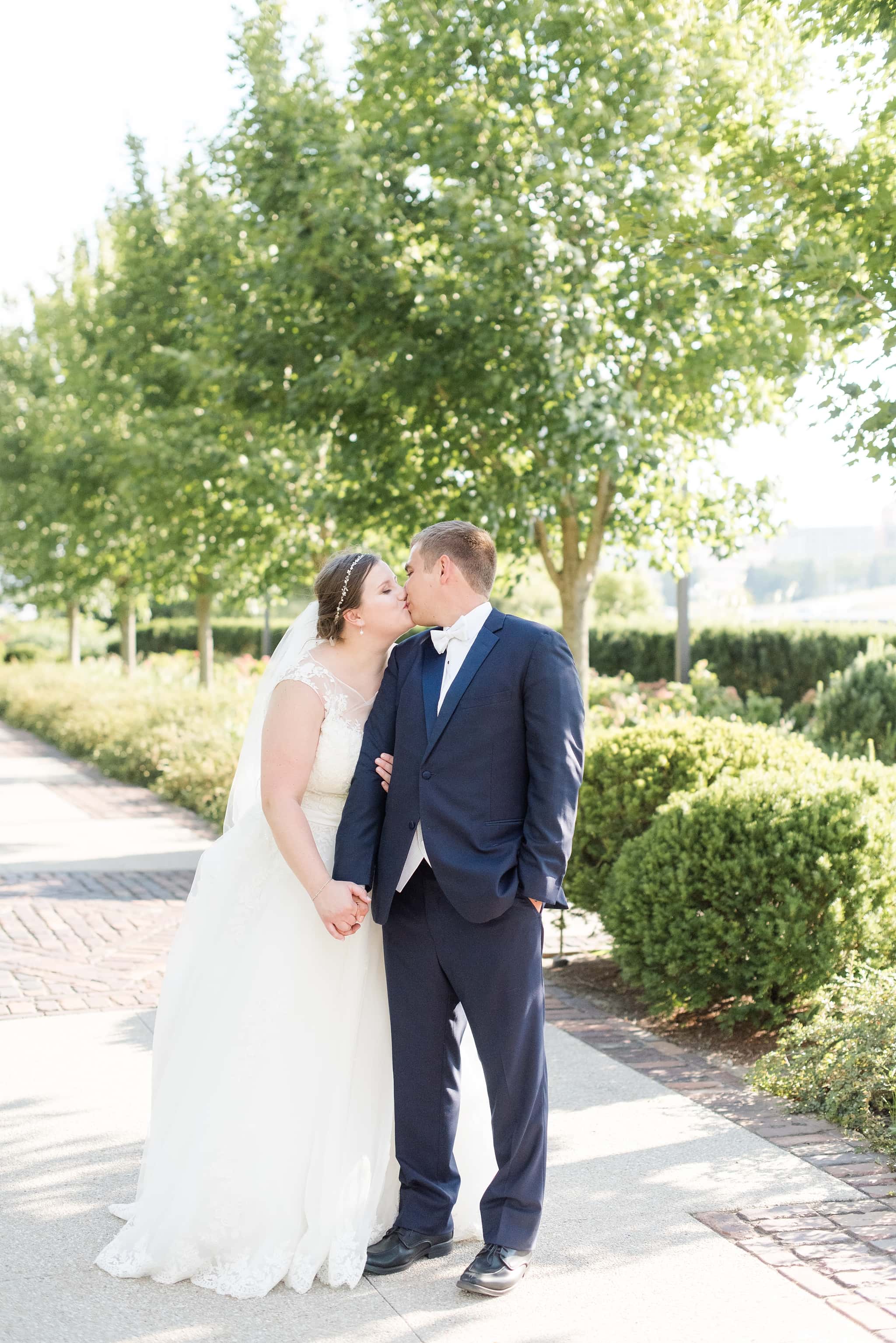 Des Moines Botanical Gardens Wedding