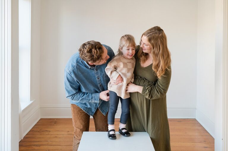 Des Moines Maternity Photographer | The Crump-Greif Family