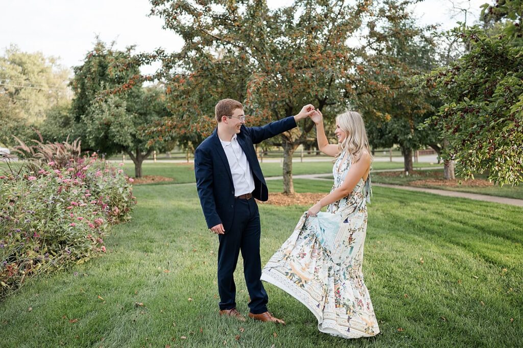 Late Summer Des Moines Engagement Session - Katie Lindgren Photography